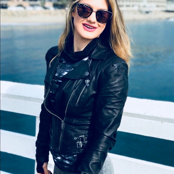 Meet your Posher, Lily - Picture 3 of 6